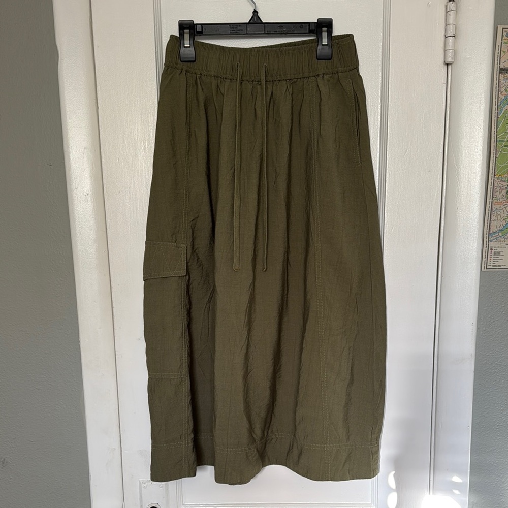 Treasure & Bond Olive Green Cargo Midi Skirt